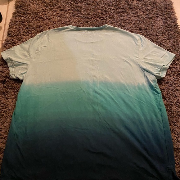 American Eagle Active Flex shirt - Picture 2 of 3